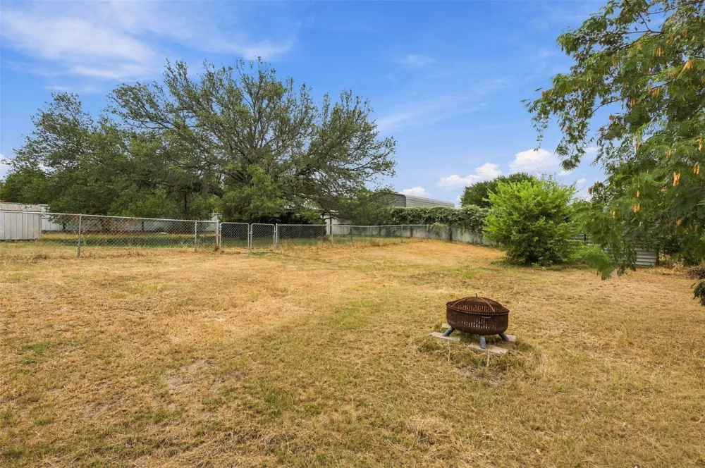 116 Eastridge Drive Springtown, TX 76082