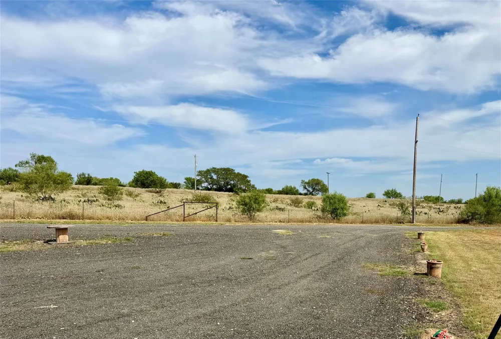 14951 I-35 Moore, TX 78057