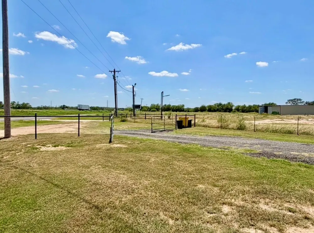 14951 I-35 Moore, TX 78057