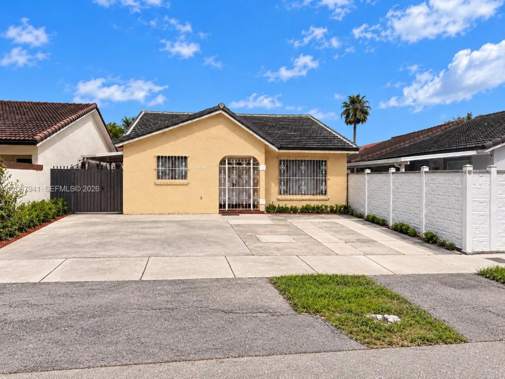 12796 NW 102 CT Hialeah Gardens, FL 33018