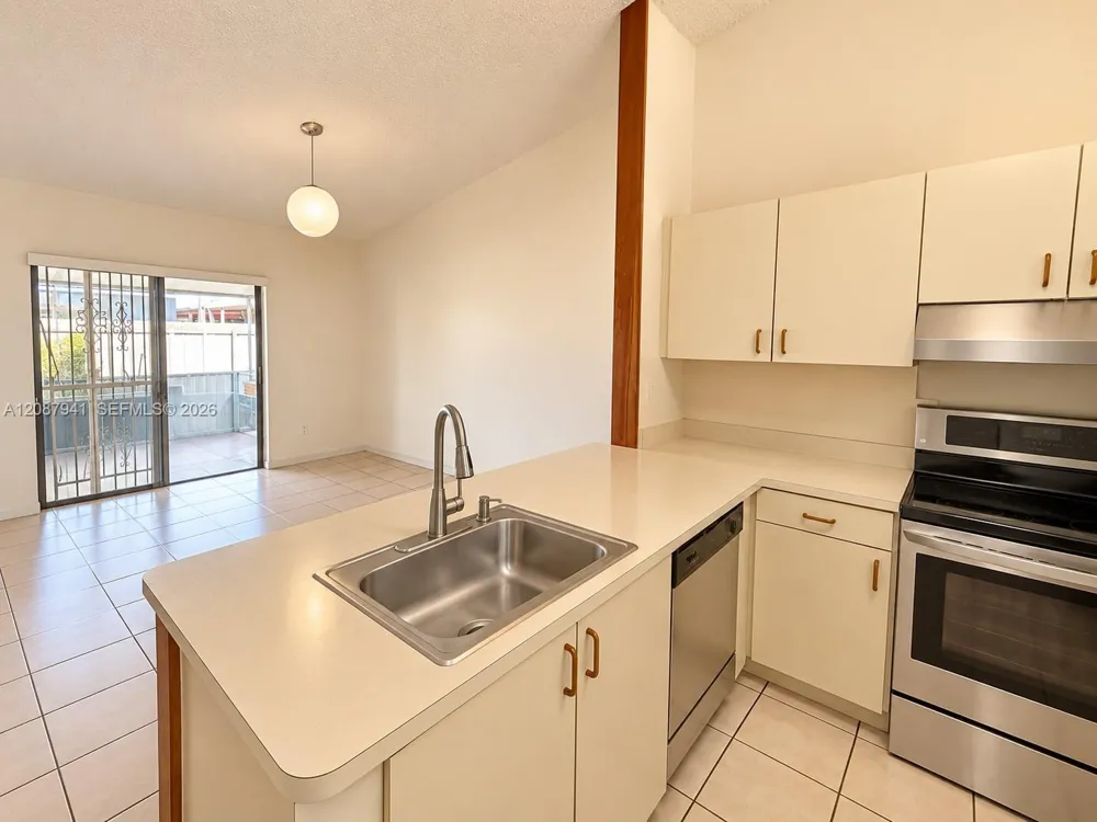 12796 NW 102 CT Hialeah Gardens, FL 33018