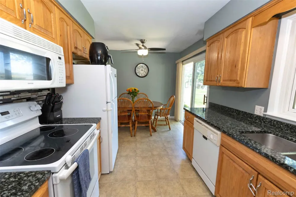 618 Maxine Drive Davison City, MI 48423