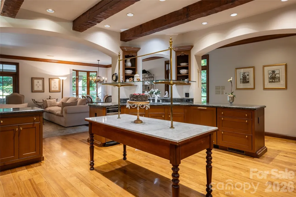 6 Frith Drive Asheville, NC 28803