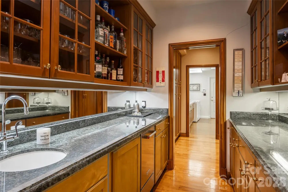 6 Frith Drive Asheville, NC 28803