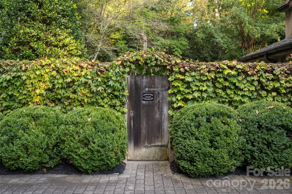 6 Frith Drive Asheville, NC 28803