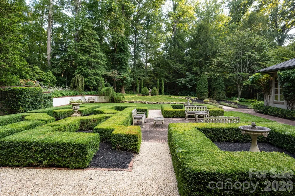 6 Frith Drive Asheville, NC 28803