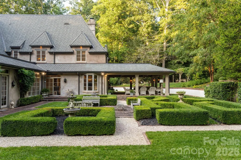 6 Frith Drive Asheville, NC 28803
