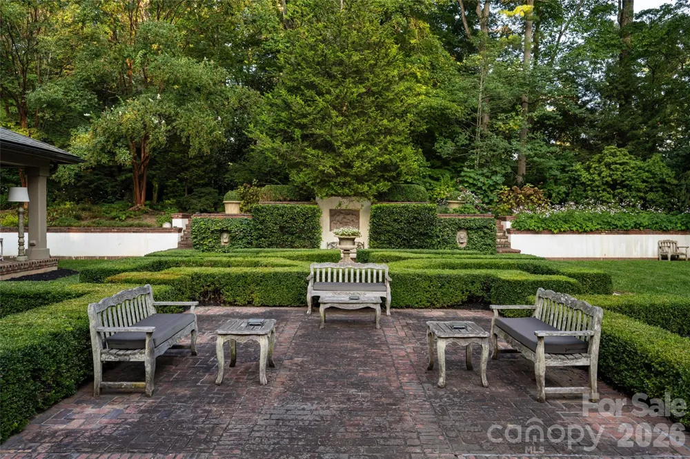 6 Frith Drive Asheville, NC 28803