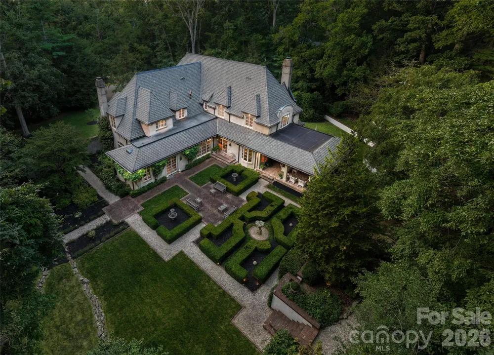 6 Frith Drive Asheville, NC 28803