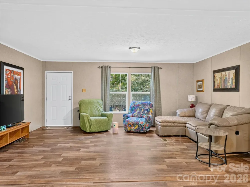 117 Eade Road Hendersonville, NC 28792