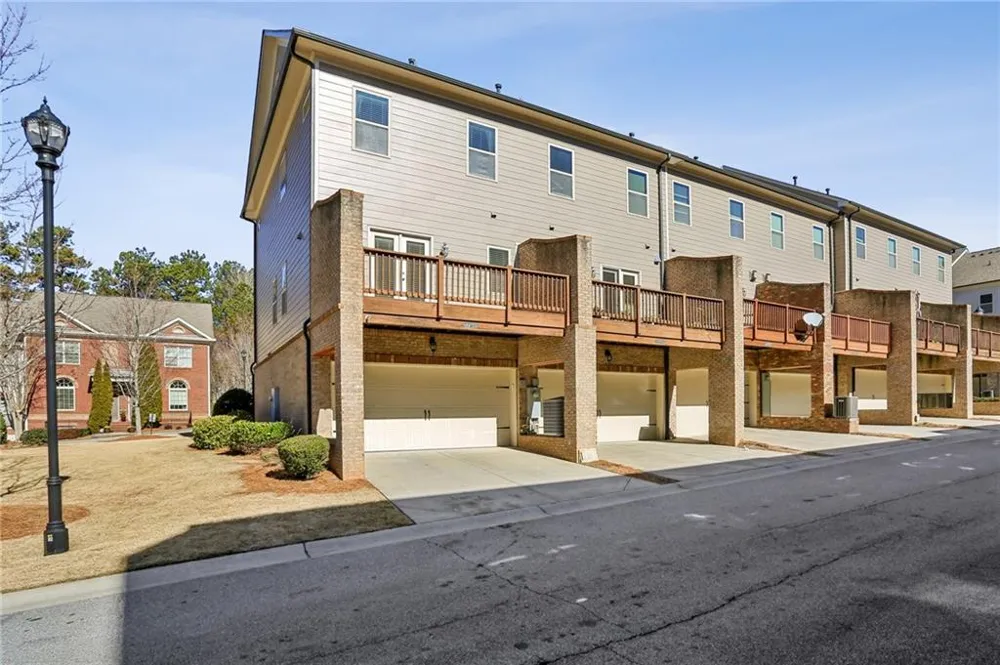 7395 Glisten Avenue Sandy Springs, GA 30328