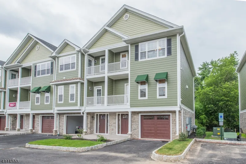 18 Chaz Way #18 Unit 18 Fairfield, NJ 07004