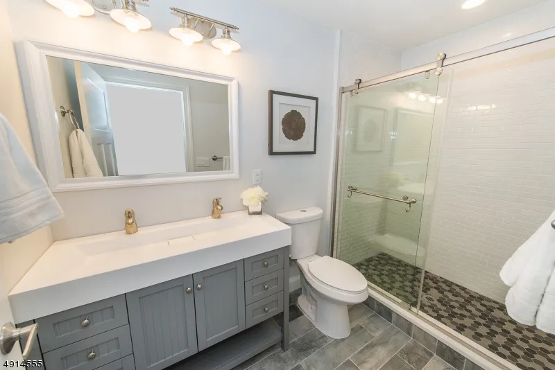 18 Chaz Way #18 Unit 18 Fairfield, NJ 07004