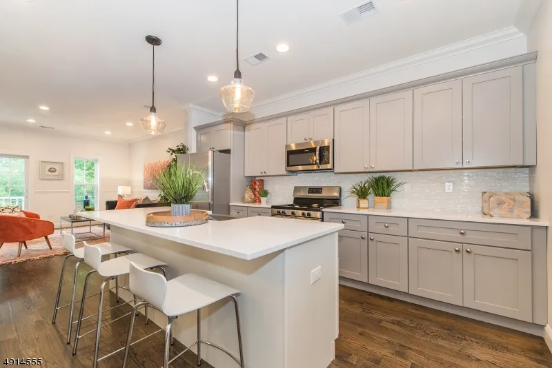 18 Chaz Way #18 Unit 18 Fairfield, NJ 07004