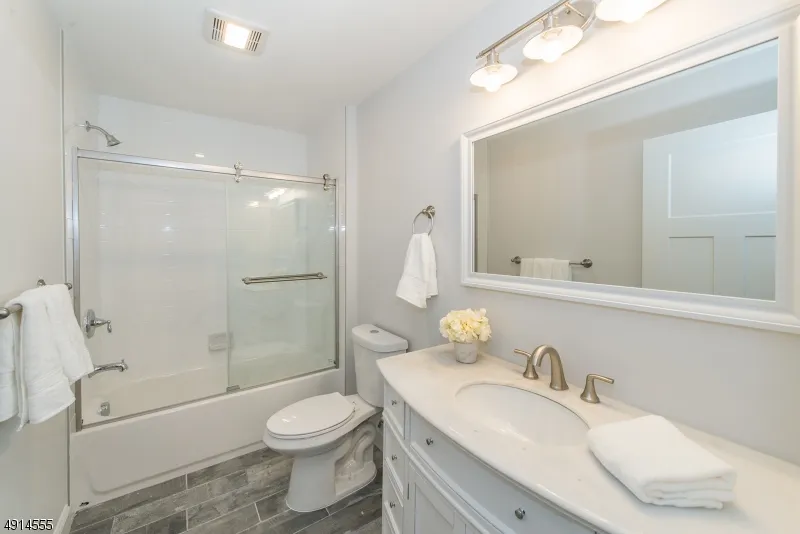 18 Chaz Way #18 Unit 18 Fairfield, NJ 07004