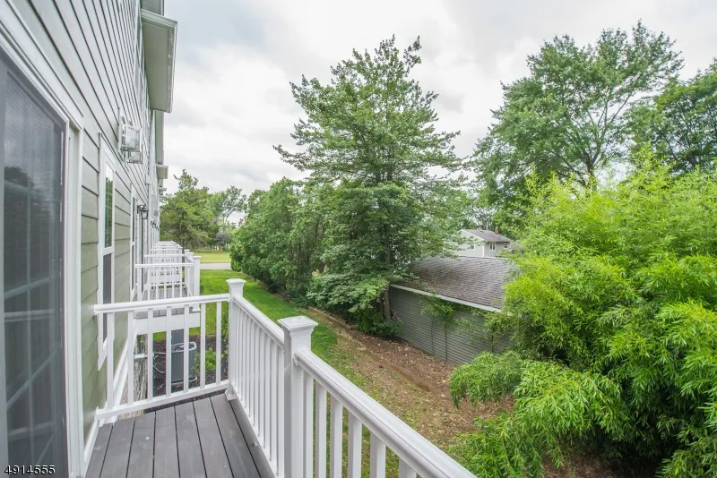 18 Chaz Way #18 Unit 18 Fairfield, NJ 07004