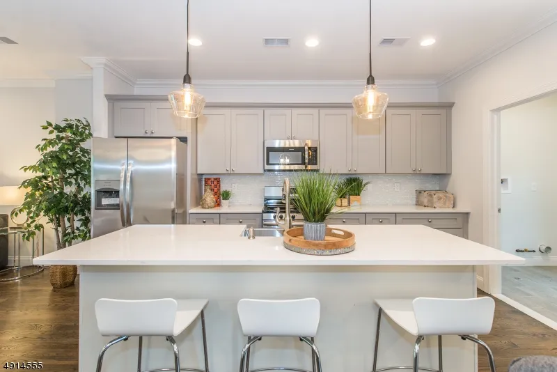 18 Chaz Way #18 Unit 18 Fairfield, NJ 07004