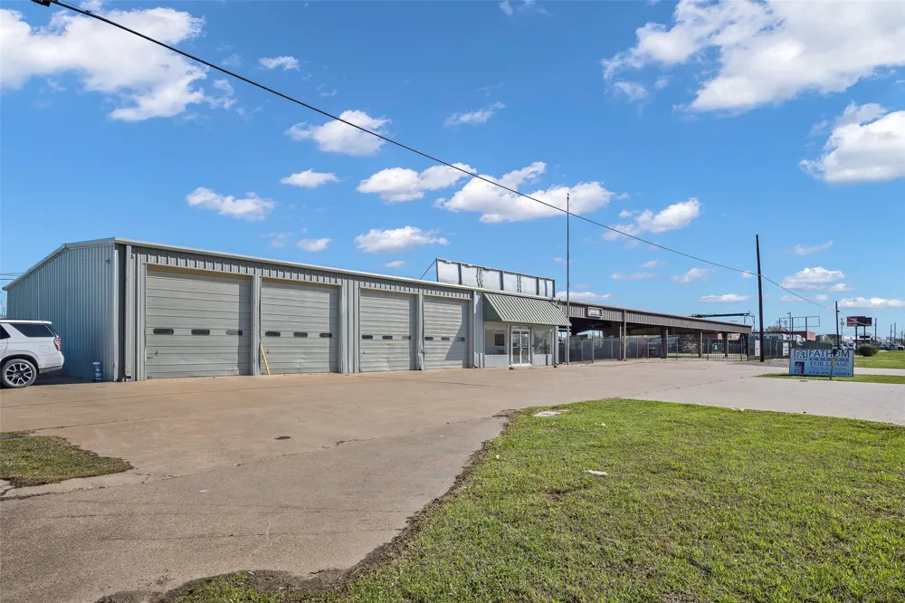 2824 W Main Street Gun Barrel City, TX 75156
