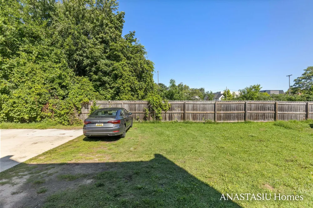 735 Bates Street SE Grand Rapids, MI 49503