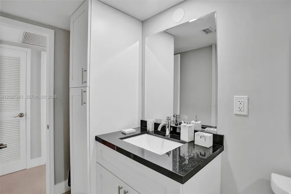 2030 S Ocean Dr #1621 Hallandale Beach, FL 33009