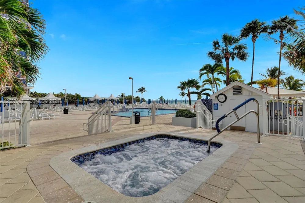 2030 S Ocean Dr #1621 Hallandale Beach, FL 33009