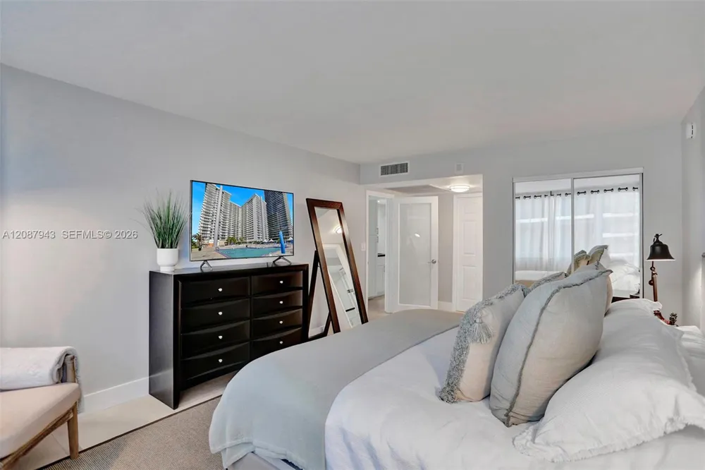 2030 S Ocean Dr #1621 Hallandale Beach, FL 33009