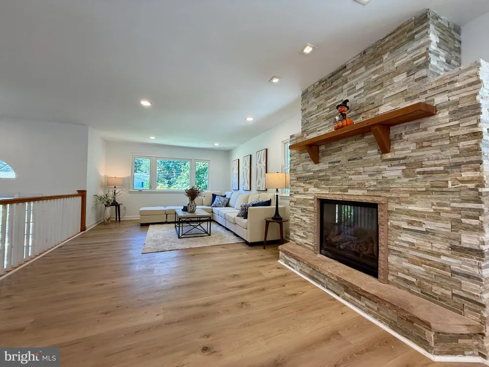 8509 CHERRY VALLEY LANE Alexandria, VA 22309