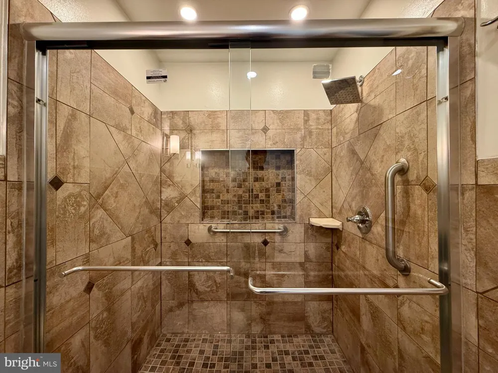 8509 CHERRY VALLEY LANE Alexandria, VA 22309