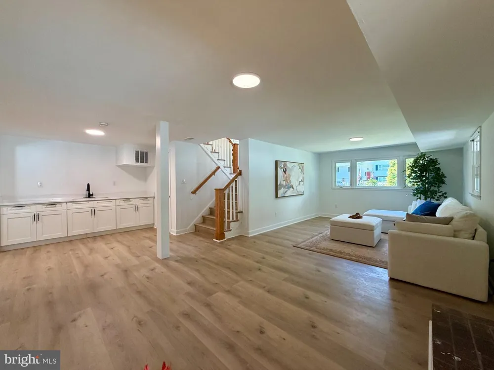8509 CHERRY VALLEY LANE Alexandria, VA 22309