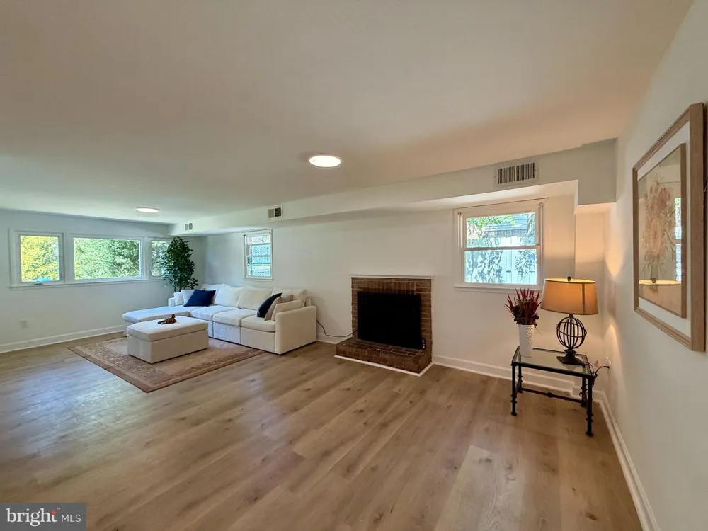 8509 CHERRY VALLEY LANE Alexandria, VA 22309