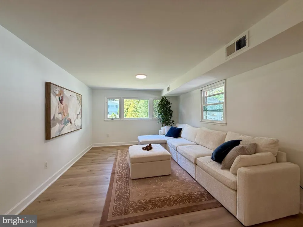 8509 CHERRY VALLEY LANE Alexandria, VA 22309