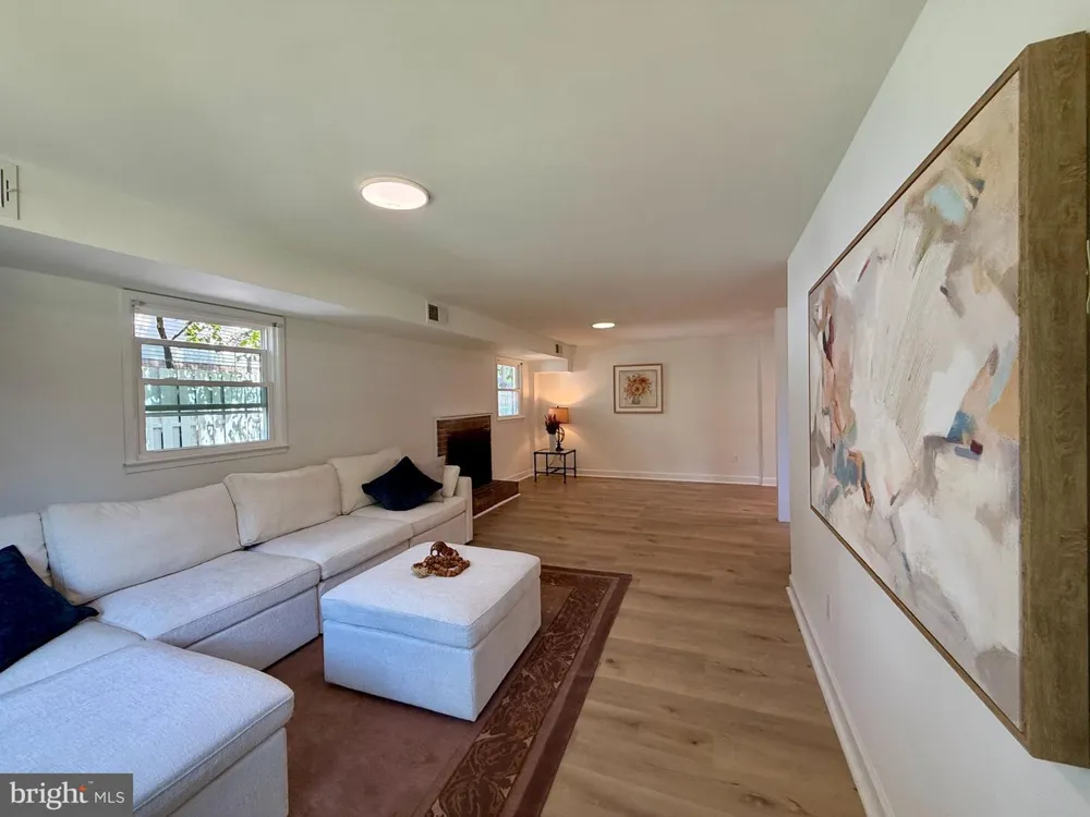 8509 CHERRY VALLEY LANE Alexandria, VA 22309