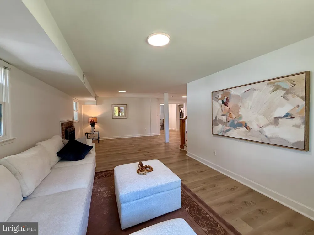 8509 CHERRY VALLEY LANE Alexandria, VA 22309