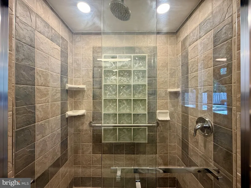 8509 CHERRY VALLEY LANE Alexandria, VA 22309