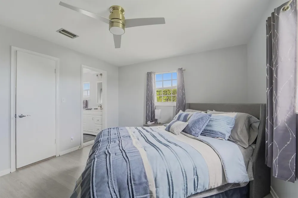2201 SW ROMA WAY SW Boynton Beach, FL 33426