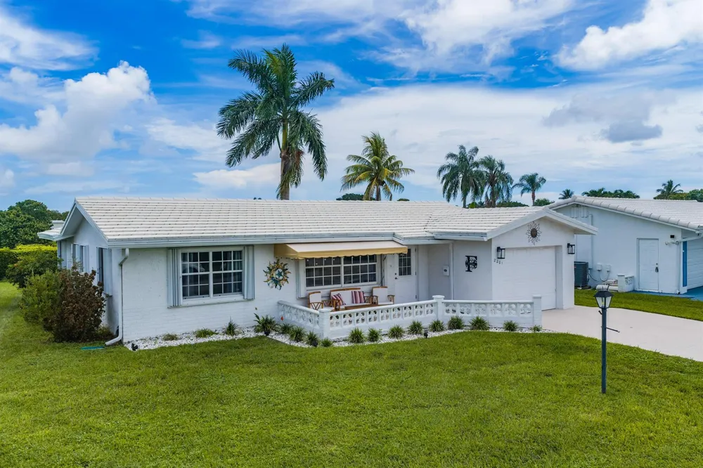 2201 SW ROMA WAY SW Boynton Beach, FL 33426