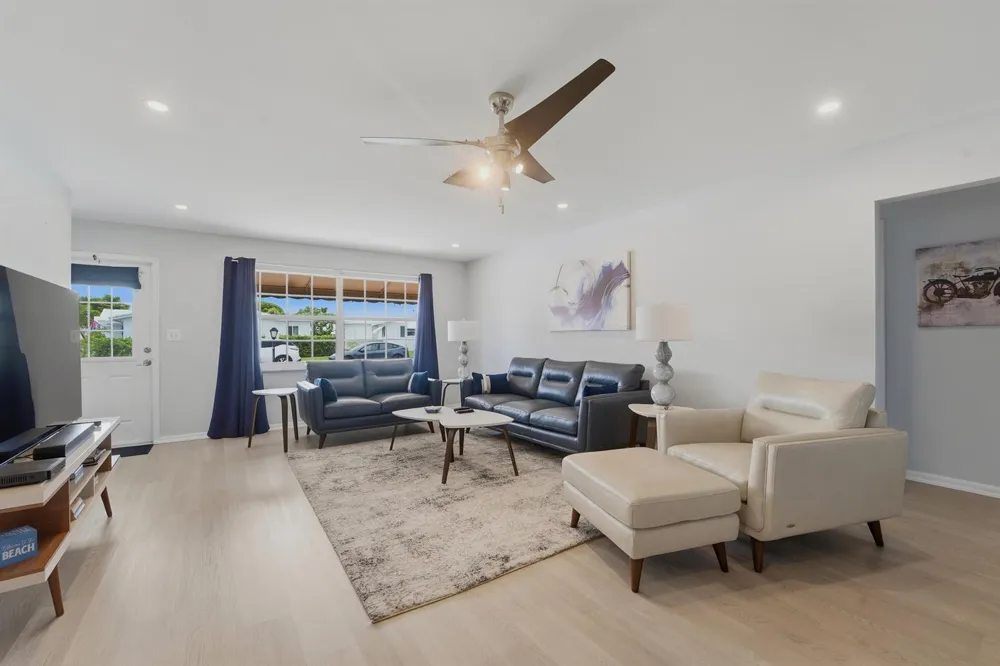 2201 SW ROMA WAY SW Boynton Beach, FL 33426