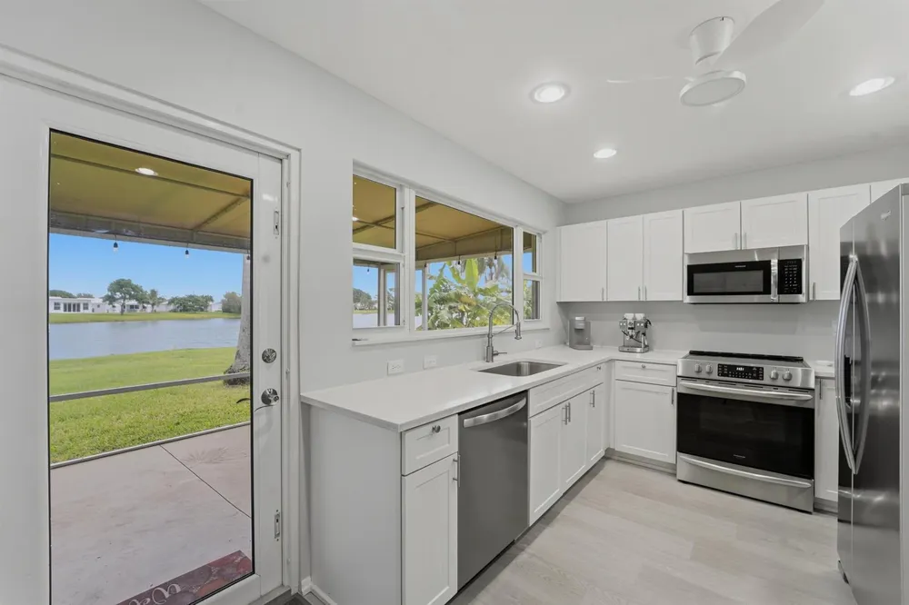 2201 SW ROMA WAY SW Boynton Beach, FL 33426