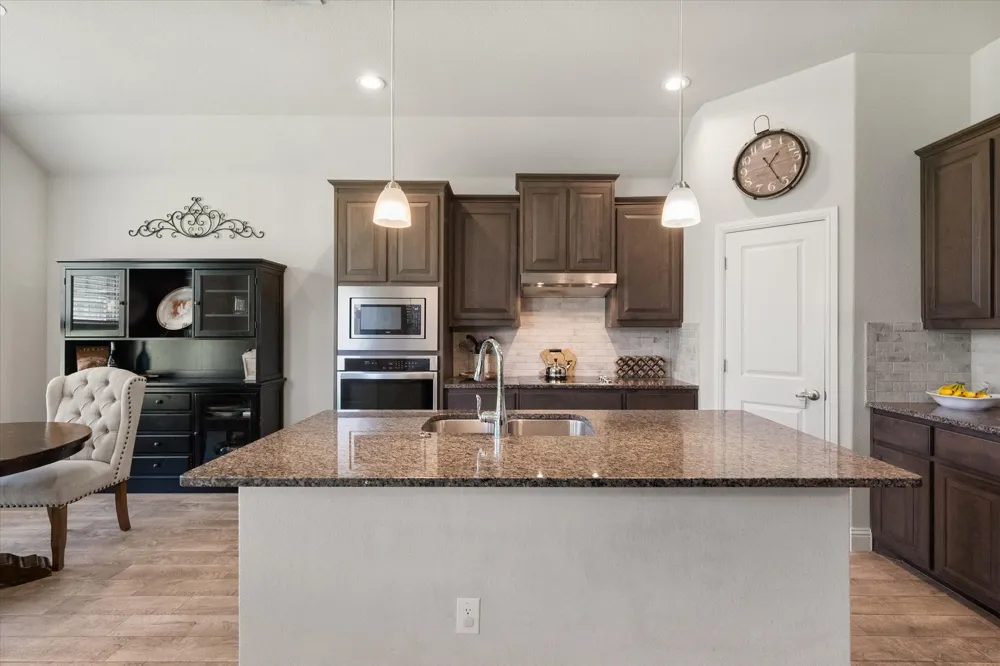 5600 Log Cabin Court Midlothian, TX 76065