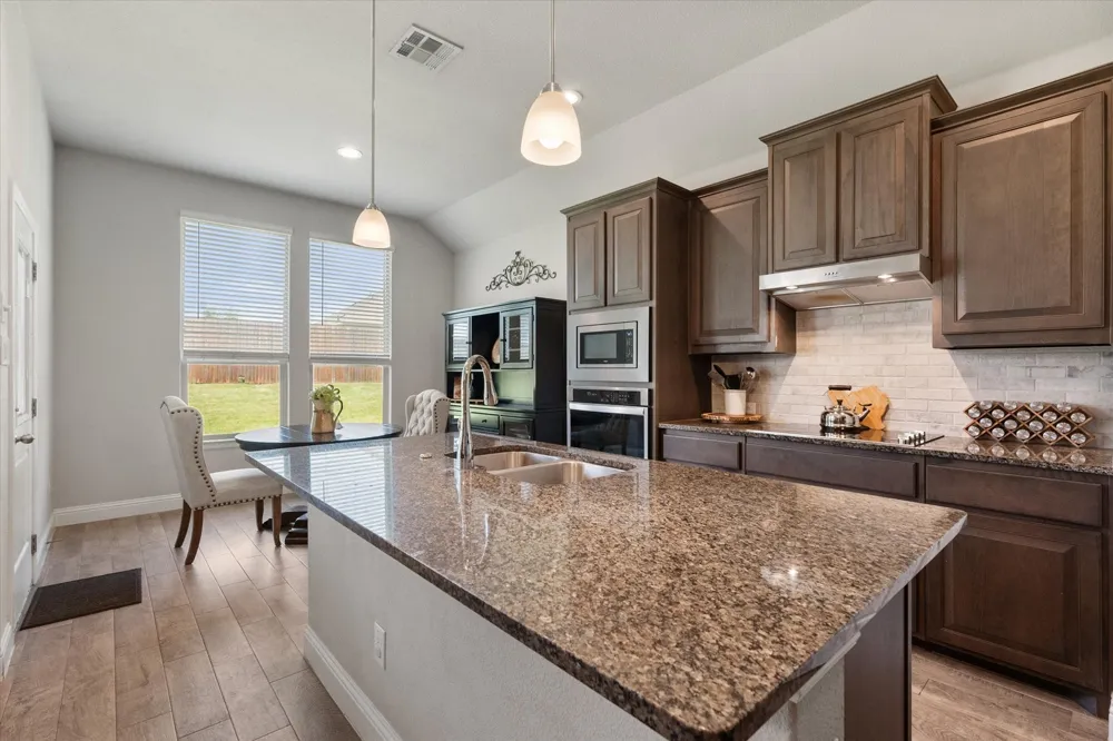 5600 Log Cabin Court Midlothian, TX 76065