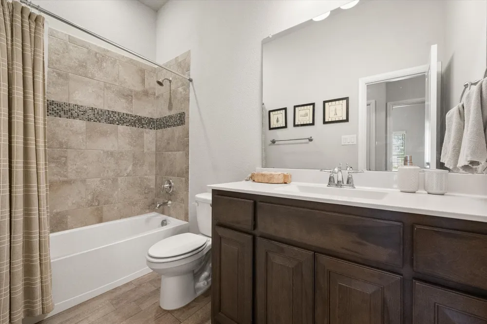 5600 Log Cabin Court Midlothian, TX 76065