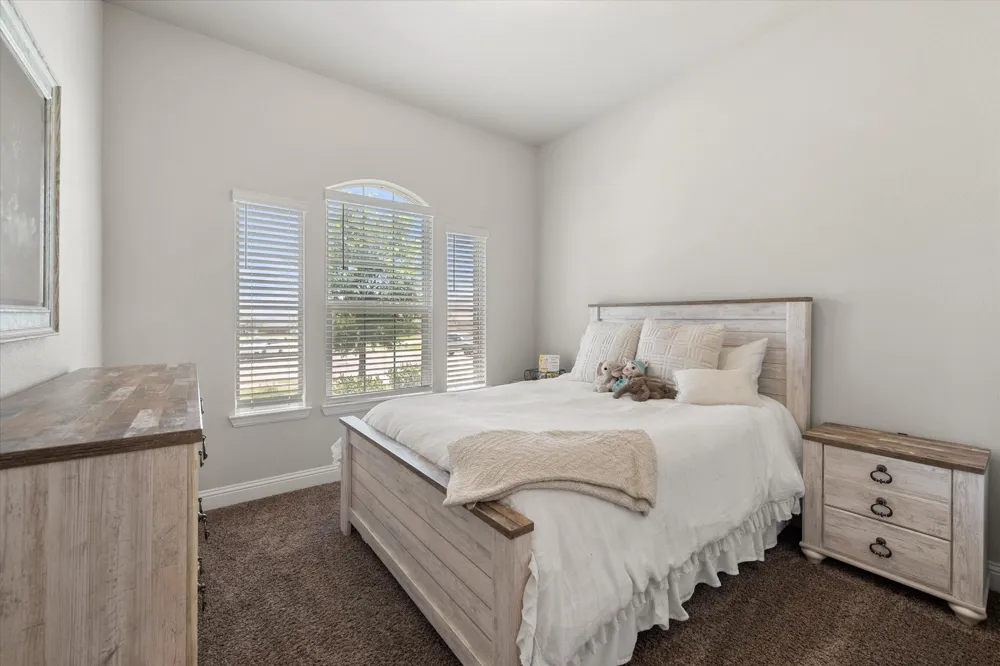 5600 Log Cabin Court Midlothian, TX 76065