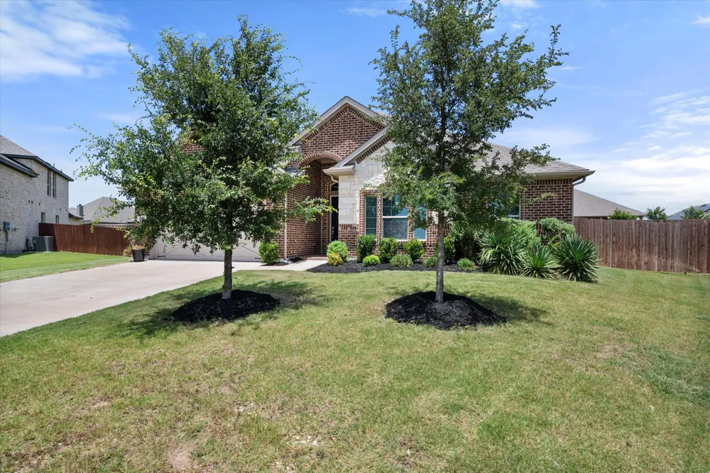 5600 Log Cabin Court Midlothian, TX 76065