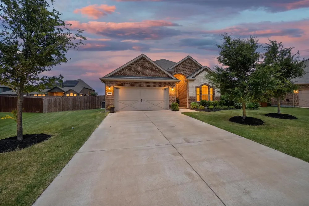 5600 Log Cabin Court Midlothian, TX 76065