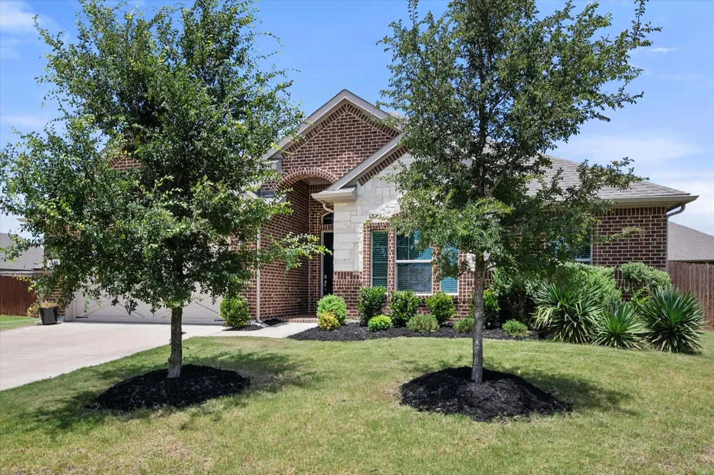 5600 Log Cabin Court Midlothian, TX 76065