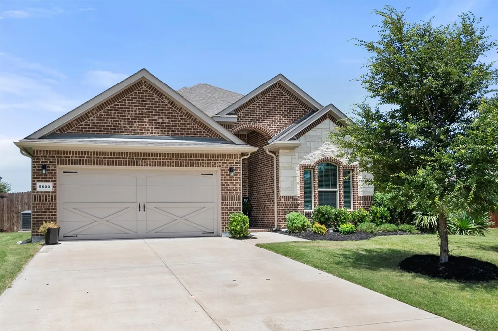 5600 Log Cabin Court Midlothian, TX 76065