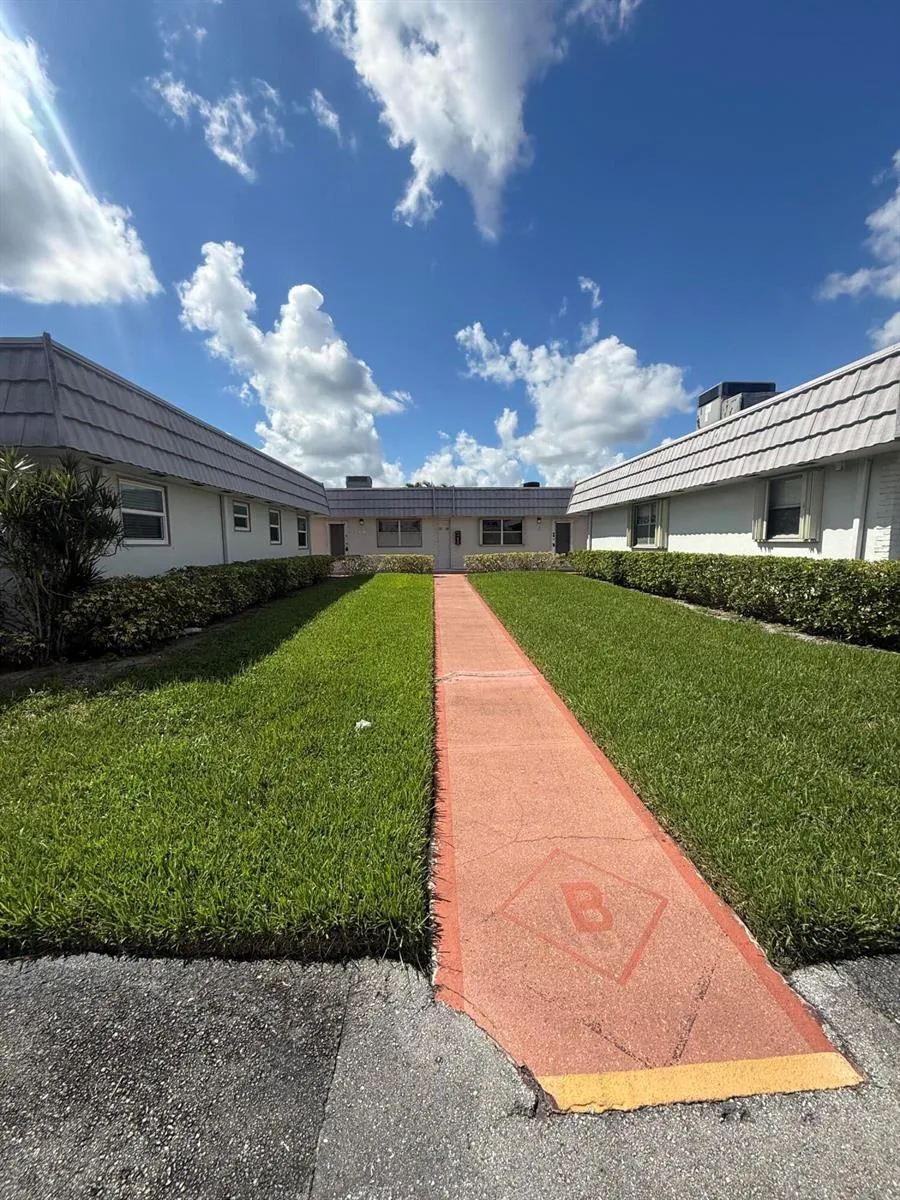 34 Valencia B Delray Beach, FL 33446