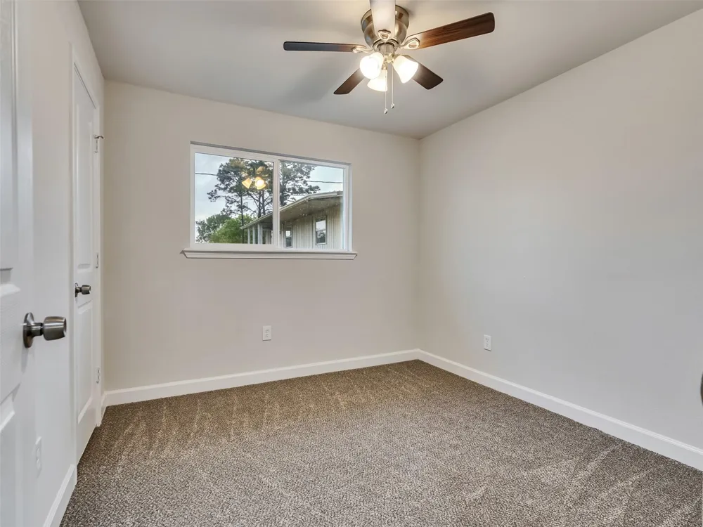 1905 County Road 235 Alvin, TX 77511