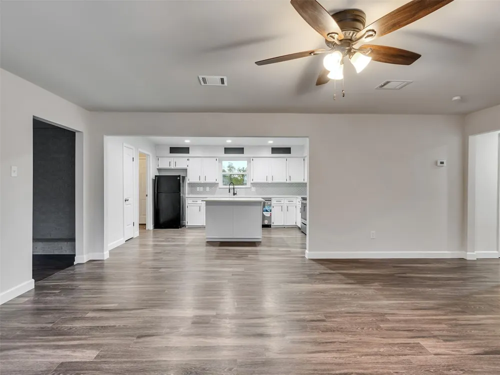 1905 County Road 235 Alvin, TX 77511