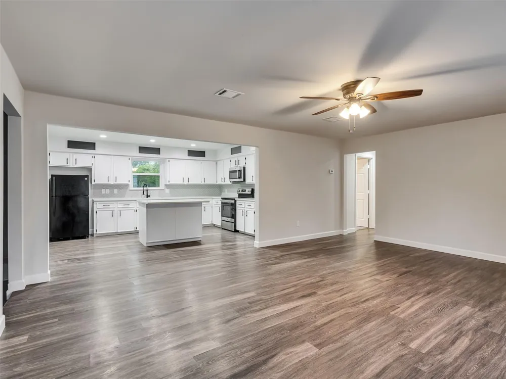 1905 County Road 235 Alvin, TX 77511